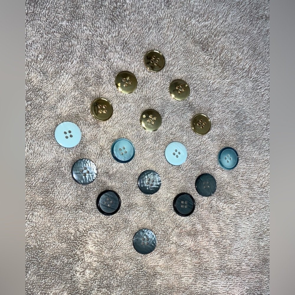 BUNDLE BONANZA. FANCY VINTAGE BUTTONS, MID SIZE.